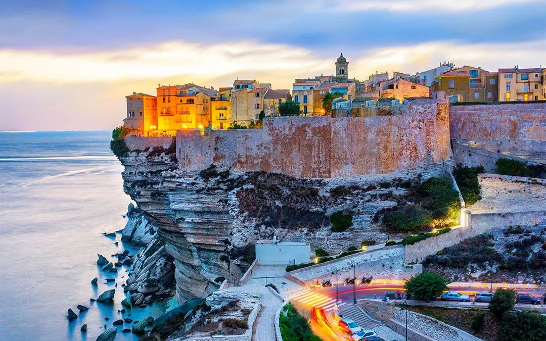 Bonifacio between sky and sea: The soul of the cliffs and the maquis